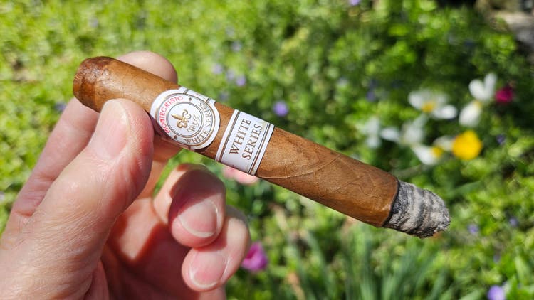cigar advisor my weekend cigar review montecristo white series - by gary korb